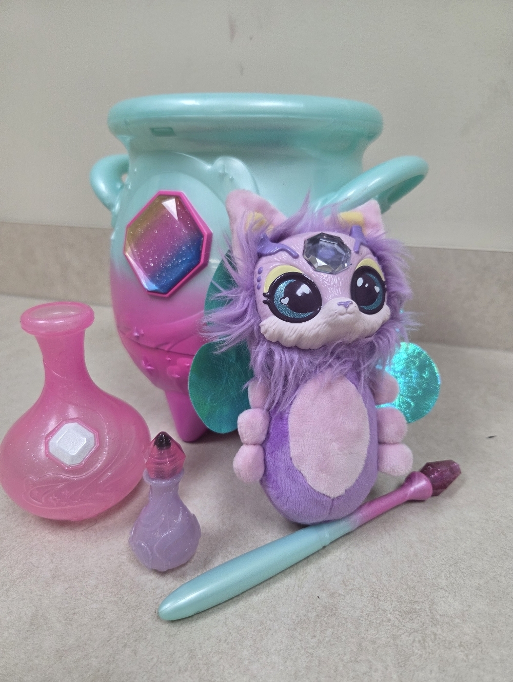 Magic Mixies Playset (Earth Mixie, Caldron, Wand And Bottles)